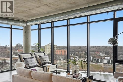 1505 490 2Nd Avenue S, Saskatoon, SK - Indoor Photo Showing Living Room