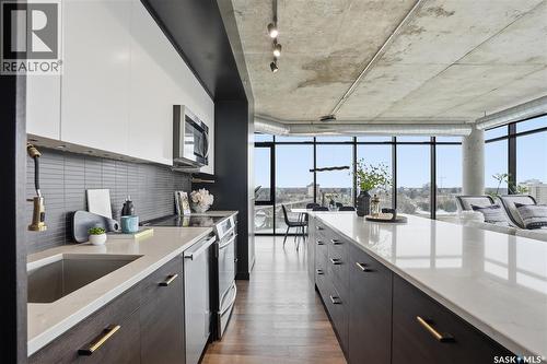 1505 490 2Nd Avenue S, Saskatoon, SK - Indoor Photo Showing Kitchen With Upgraded Kitchen