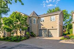 11 - 25 MANOR PARK CRESCENT Guelph (Dovercliffe Park/Old University), ON N1G 1A2