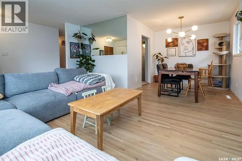 38 Morris Drive, Saskatoon, SK - Indoor Photo Showing Living Room