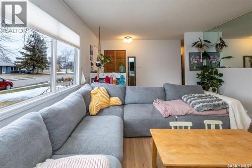 38 Morris Drive, Saskatoon, SK - Indoor Photo Showing Living Room