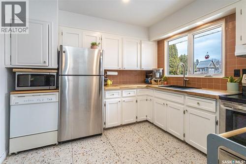 38 Morris Drive, Saskatoon, SK - Indoor Photo Showing Kitchen