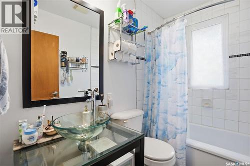 1117 Taylor Street E, Saskatoon, SK - Indoor Photo Showing Bathroom