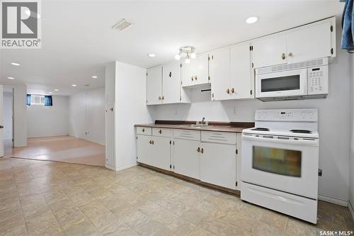 1117 Taylor Street E, Saskatoon, SK - Indoor Photo Showing Kitchen