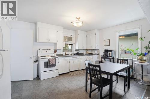 1117 Taylor Street E, Saskatoon, SK - Indoor Photo Showing Kitchen With Double Sink