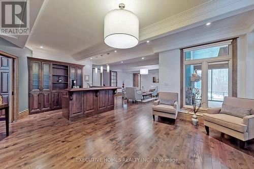7651 Milburough Line, Milton, ON - Indoor Photo Showing Living Room