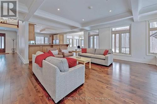 7651 Milburough Line, Milton, ON - Indoor Photo Showing Living Room