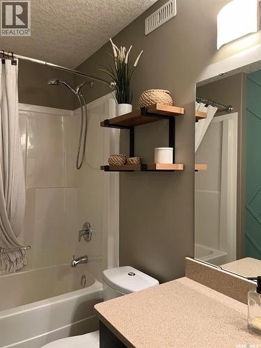 4301 Green Poplar Lane, Regina, SK - Indoor Photo Showing Bathroom