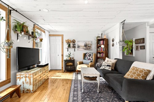 Salon - 365 Ch. Chamberlain, Dixville, QC - Indoor Photo Showing Living Room With Fireplace