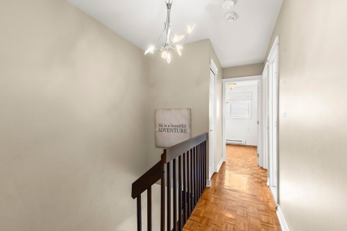 Hall d'entrée/Vestibule - 4596 Rue Lake, Dollard-Des-Ormeaux, QC - Indoor Photo Showing Other Room