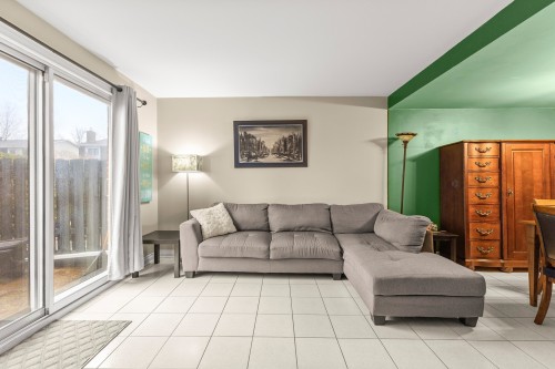 Salon - 4596 Rue Lake, Dollard-Des-Ormeaux, QC - Indoor Photo Showing Living Room
