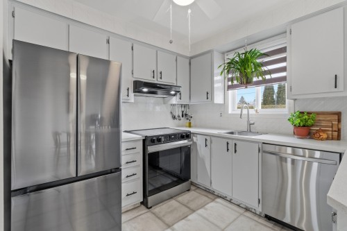 Cuisine - 37 Rue Alphonse, Châteauguay, QC - Indoor Photo Showing Kitchen With Upgraded Kitchen