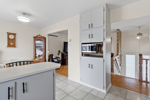 Vue d'ensemble - 37 Rue Alphonse, Châteauguay, QC - Indoor Photo Showing Kitchen