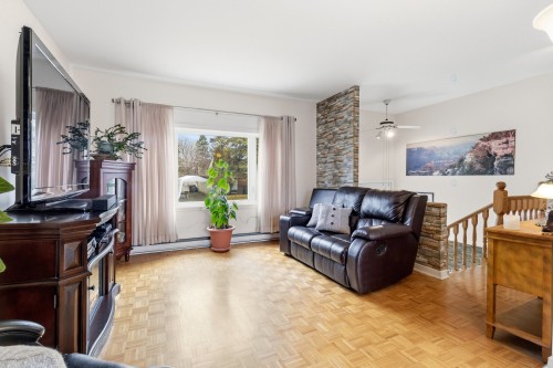 Salon - 37 Rue Alphonse, Châteauguay, QC - Indoor Photo Showing Living Room