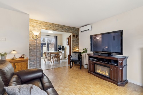 Salon - 37 Rue Alphonse, Châteauguay, QC - Indoor Photo Showing Living Room