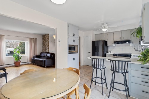 Vue d'ensemble - 37 Rue Alphonse, Châteauguay, QC - Indoor Photo Showing Kitchen