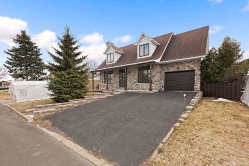 8000 Rue Nelson  Brossard, QC J4Y 1X9