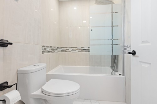 Salle de bains - 8000 Rue Nelson, Brossard, QC - Indoor Photo Showing Bathroom