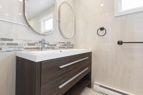 Salle de bains - 8000 Rue Nelson, Brossard, QC - Indoor Photo Showing Bathroom