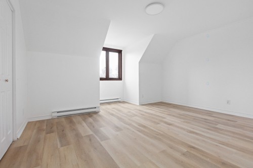 Chambre à coucher principale - 8000 Rue Nelson, Brossard, QC - Indoor Photo Showing Other Room