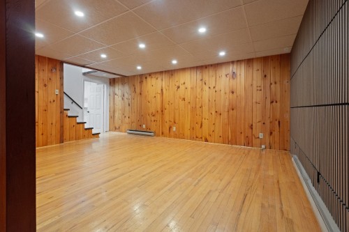 Salle familiale - 8000 Rue Nelson, Brossard, QC - Indoor
