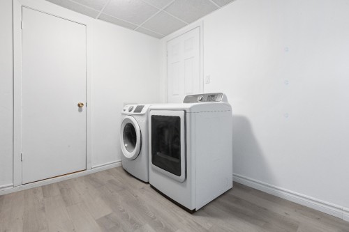 Salle de lavage - 8000 Rue Nelson, Brossard, QC - Indoor Photo Showing Laundry Room