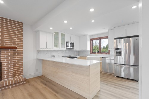 Cuisine - 8000 Rue Nelson, Brossard, QC - Indoor Photo Showing Kitchen With Upgraded Kitchen