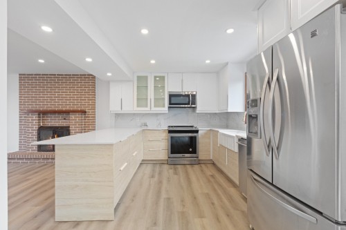 Cuisine - 8000 Rue Nelson, Brossard, QC - Indoor Photo Showing Kitchen With Upgraded Kitchen