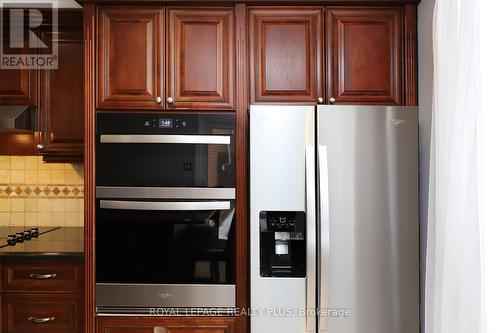 1086 Hedge Drive, Mississauga, ON - Indoor Photo Showing Kitchen