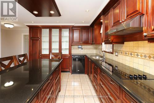 1086 Hedge Drive, Mississauga, ON - Indoor Photo Showing Kitchen