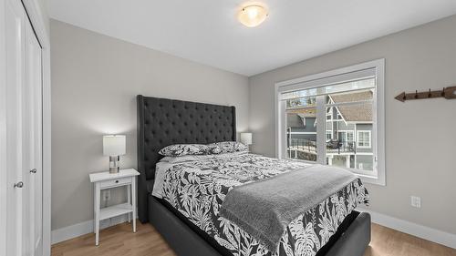 371-6727 Marbella Loop, Kelowna, BC - Indoor Photo Showing Bedroom