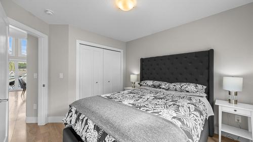 371-6727 Marbella Loop, Kelowna, BC - Indoor Photo Showing Bedroom