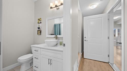 371-6727 Marbella Loop, Kelowna, BC - Indoor Photo Showing Bathroom