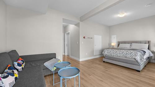 371-6727 Marbella Loop, Kelowna, BC - Indoor Photo Showing Bedroom