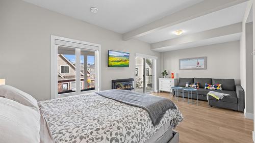 371-6727 Marbella Loop, Kelowna, BC - Indoor Photo Showing Bedroom