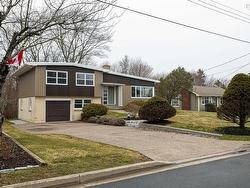 9 Crestview Drive  Halifax, NS B3P 1G1