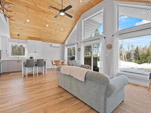 162 North End Road, Sutherland Lake, NS 