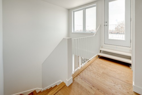 Mezzanine - 1122 Rue De Bellechasse, Montréal (Rosemont/La Petite-Patrie), QC - Indoor Photo Showing Other Room