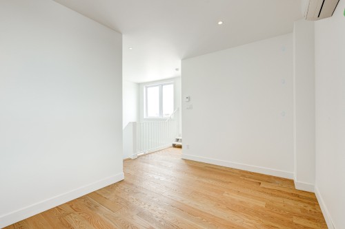 Mezzanine - 1122 Rue De Bellechasse, Montréal (Rosemont/La Petite-Patrie), QC - Indoor Photo Showing Other Room