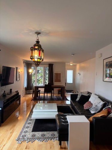 Living Room - 1144 Rue St-Edouard, Longueuil (Le Vieux-Longueuil), QC - Indoor Photo Showing Living Room