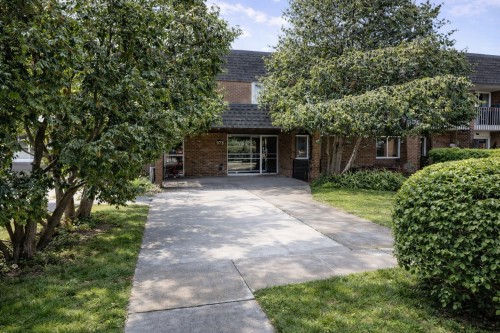 212-575 Ch. Davignon  Dollard-Des-Ormeaux, QC H9B 1Y6