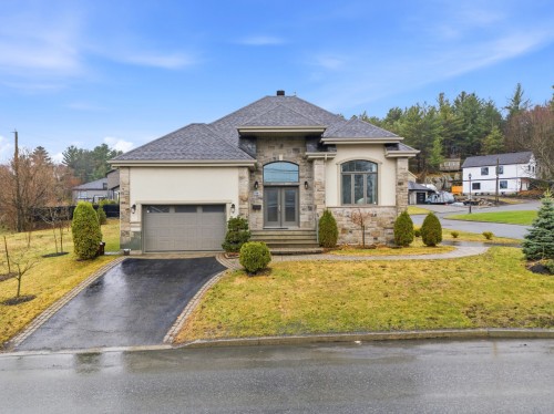 96 Rue Mountain  Granby, QC J2G 6S1