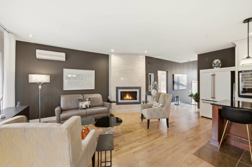 Salon - 96 Rue Mountain, Granby, QC - Indoor With Fireplace