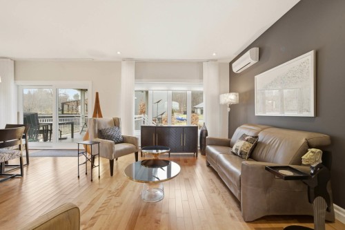 Salon - 96 Rue Mountain, Granby, QC - Indoor Photo Showing Living Room