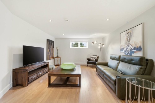 Salle familiale - 96 Rue Mountain, Granby, QC - Indoor Photo Showing Living Room