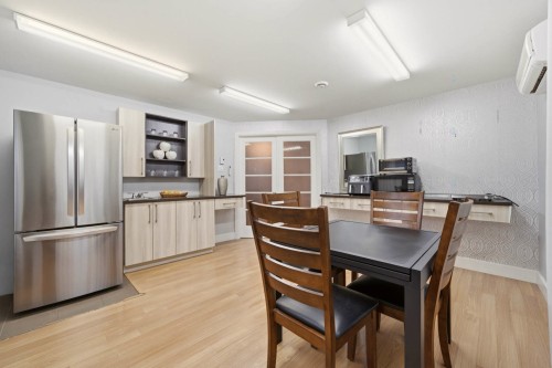 Salle de jeux - 96 Rue Mountain, Granby, QC - Indoor