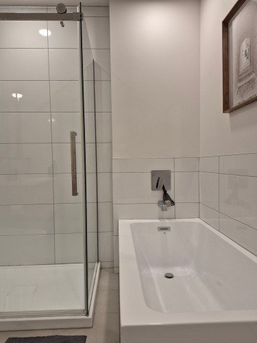 Master Bathroom - 909-8355 Boul. St-Laurent, Brossard, QC - Indoor Photo Showing Bathroom
