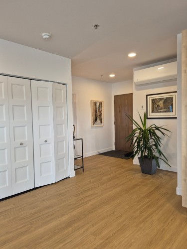 Overall view - 909-8355 Boul. St-Laurent, Brossard, QC - Indoor Photo Showing Other Room