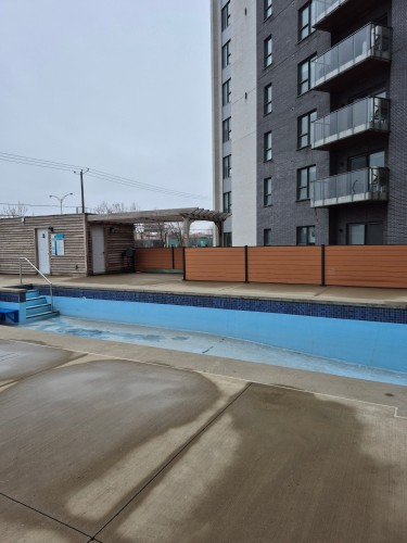 Pool - 909-8355 Boul. St-Laurent, Brossard, QC - Outdoor With In Ground Pool