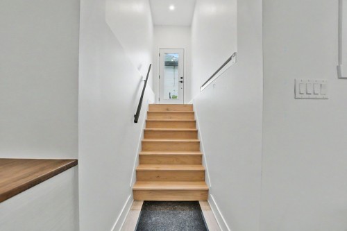 Hall d'entrée/Vestibule - 312 3E Avenue, Crabtree, QC - Indoor Photo Showing Other Room